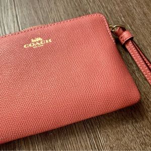 NWOT Coach Women’s Polished Pebble Small Wristlet